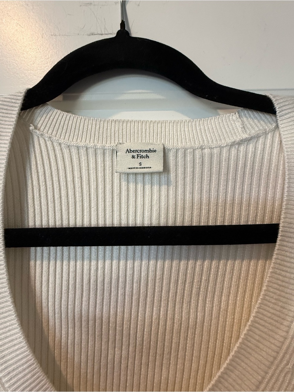 Abercrombie & Fitch Ribbed Scoop Neck Sweater in Cream - Picture 2 of 6